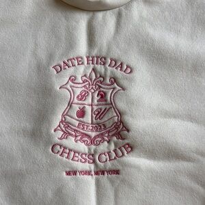 Real housewives of New York’s Brynn Whitfield “Date His Dad” cream sweatshirt